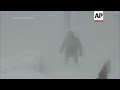 Anuncian más nevadas en Japón después de que 800 vehículos se quedaran atrapados en una autopista  - 00:48 min - News - Video