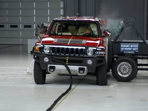 Відео крах тест Hummer H3 з 2005 року