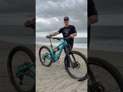 Richie Rude walking us through his 2025 enduro race rig! The Yeti SB160 🔥