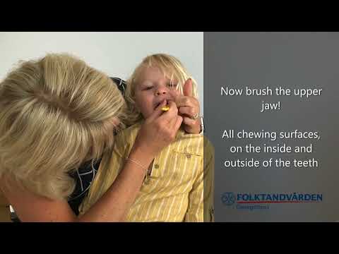 Borsta tänderna på yngre barn - engelska