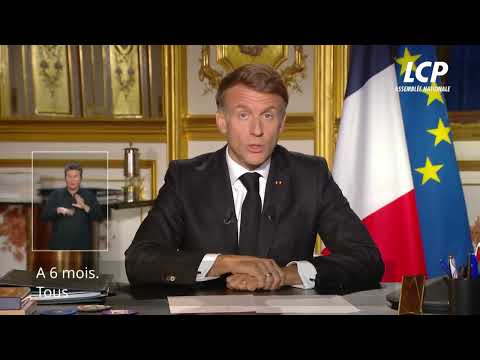 Emmanuel Macron dénonce "<strong>ceux</strong> qui ont cherché à faire tomber la République"
