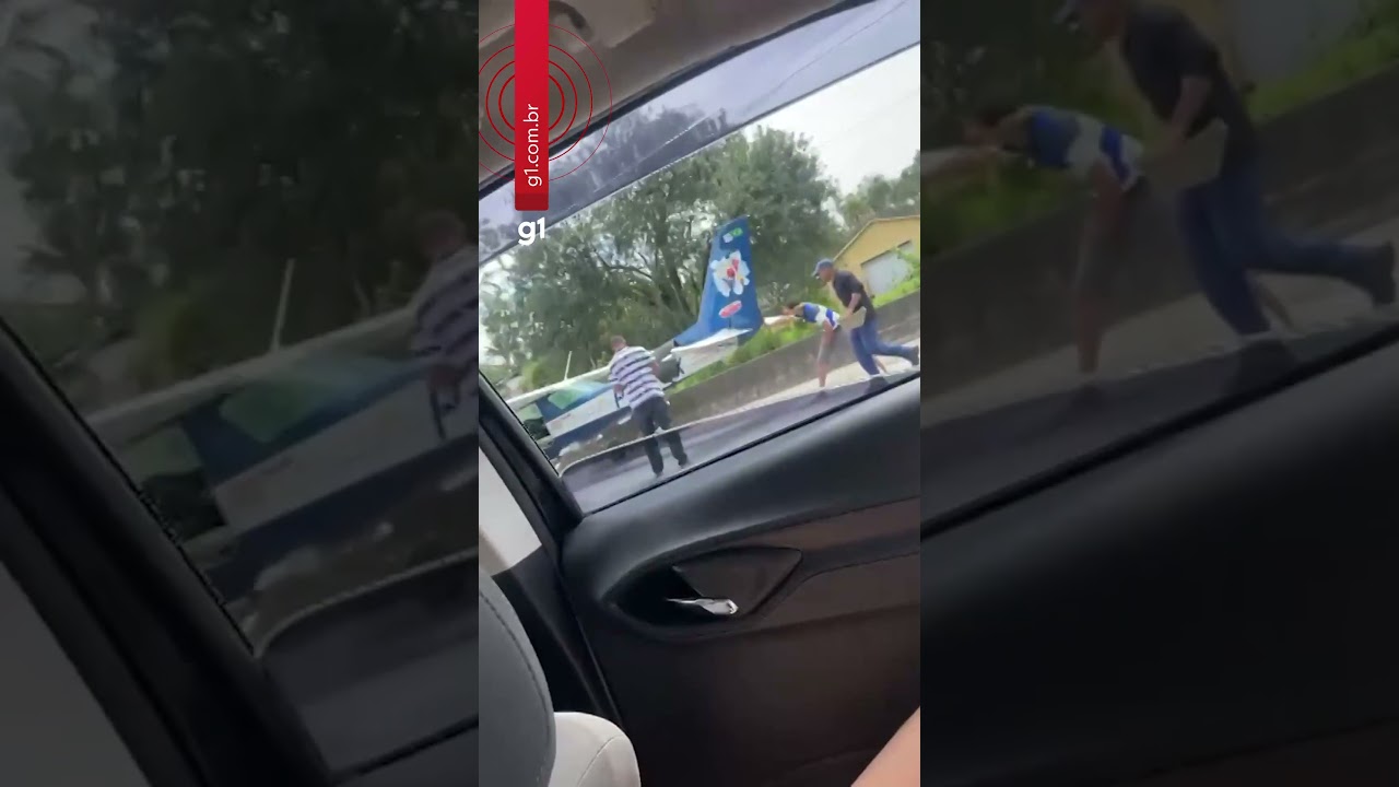 Avião monomotor faz pouso na rodovia Régis Bittencourt, em Juquitiba, interior de SP