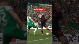 MUSIALA 🪞DE LIGT 👯‍♂️