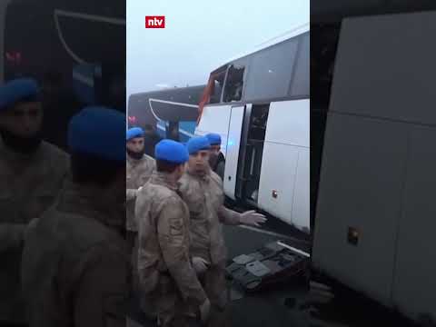 Massenkarambolage in der Türkei fordert mehrere Tote | ntv #shorts