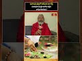 మహాలయ పక్షంలో పితరులకు ఇలా చేస్తే సంవత్సరం మొత్తం ఆహారం పెట్టిన భాగ్యం కలుగును..! #mahalayapaksham  - 00:37 min - News - Video