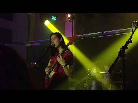 Bedroom Talks / Jennifer (Fazerdaze Live In Singapore 2017)