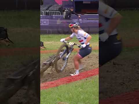 Evie Richards at Les Gets! Practice riding in that UK mud is paying off ??