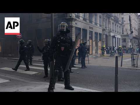 La policía de París impone toque de queda nocturno en dos zonas tras los disturbios