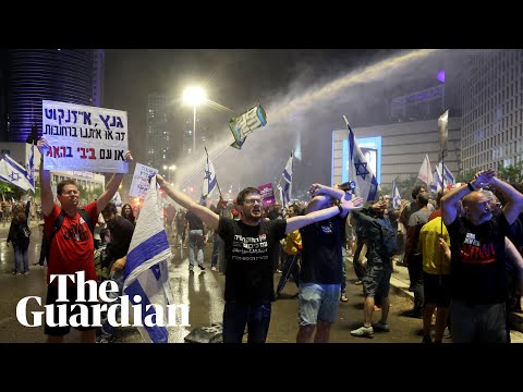 Israeli police use water cannon to disperse protesters in Tel Aviv