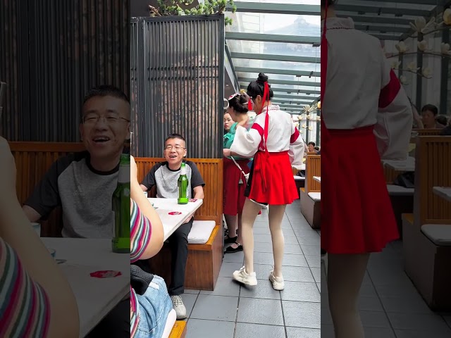 इससे चाचा सचमुच डर गये।丨这下真的吓到大叔了#猫猫小可爱#汉服#二次元