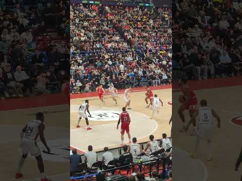 Tripla Brooks Emporio Armani contro Paris EUROLEGA