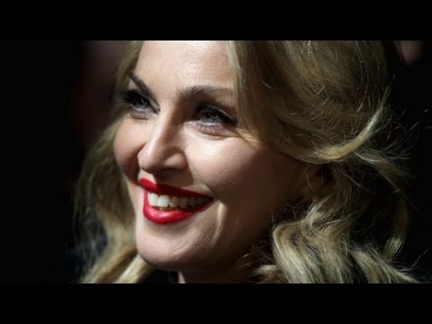 Exposed: Madonna flashes crowd in Turkey - YouTube
