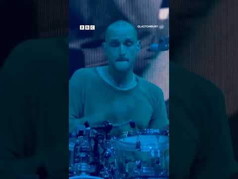 What a classic 🍫 🫶 The 1975 at Glastonbury