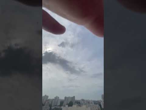 Rocket hits Tel Aviv building