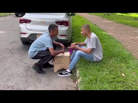 Cuidado nunca confie em pessoas desconhecidas