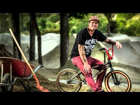 Hanging Foul w- Corey Bohan - SEASON PREMIERE - Red Bull Roast It 