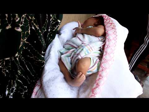 Maama wo'mwana eyazalidwa namagulu ageweta alimumaziga.Baawe yaduse waka,Anonya buyambi.