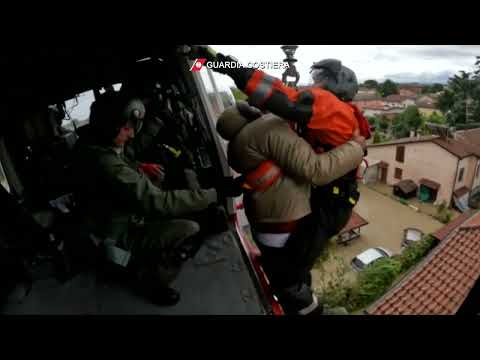 Anche i sub della Guardia Costiera Genova in soccorso dell'Emilia Romagna: salvate 28 persone