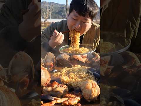 🦀🍜조개에 꽃게, 아귀까지 해물 가~득 솥뚜껑 해물라면! #먹방 #shorts #요리