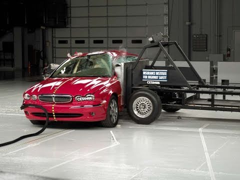 Видео краш-теста Jaguar X-type с 2001 года
