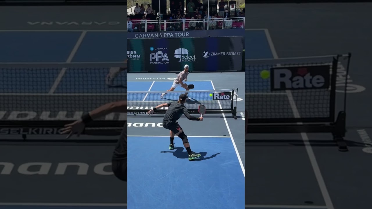 A NO-LOOK winner by the Number 1 pickleball player in the world 😧