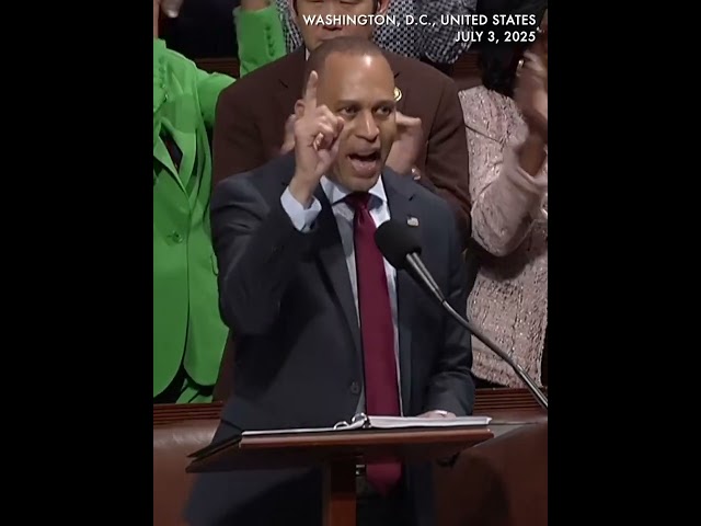 MOMENT: Hakeem Jeffries sets record with 8.5-hour speech in US House