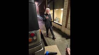 Ron White (Blue Collar Comedy Tour) signing autographs and being nice to his fans.