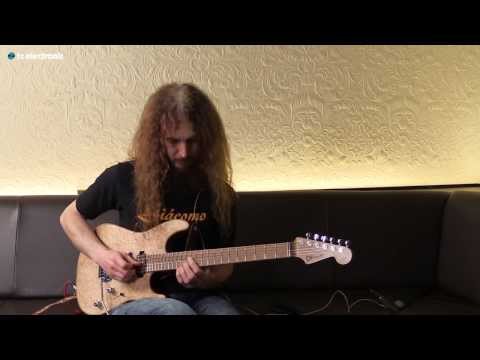 Guthrie Govan creates his "Bob" loop for the Ditto X2 Looper