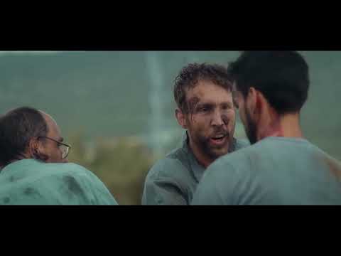 El hombre acecha'