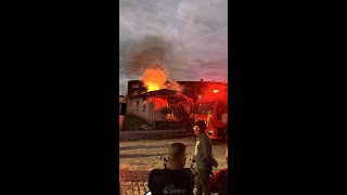 Casa pega fogo no centro de Camaquã
