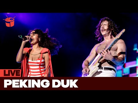 Peking Duk Ft. AlunaGeorge 'Fake Magic' (live at Splendour In The Grass)