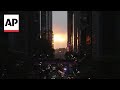 New Yorkers and visitors are treated to Manhattanhenge