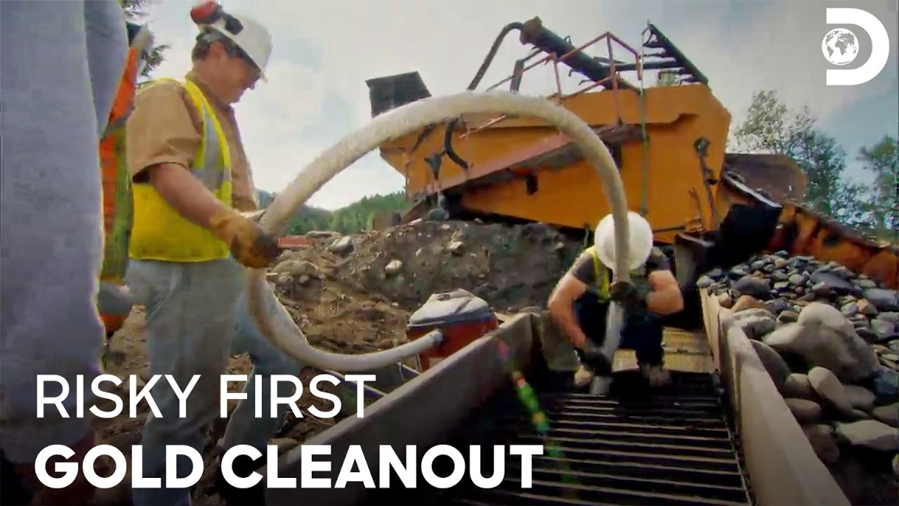 One Broken Loader Threatens Gold Recovery | Gold Rush S2 E8 | Discovery Channel India