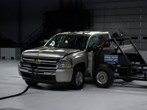 Teste de acidente de vídeo Chevrolet Silverado 1500 CAB CAB desde 2008