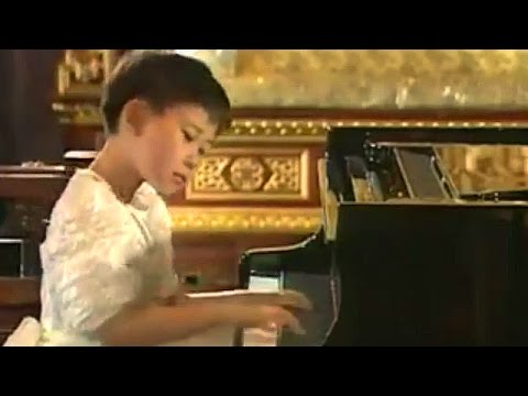 Yuja Wang: Debussy Arabesque No 1 in E major