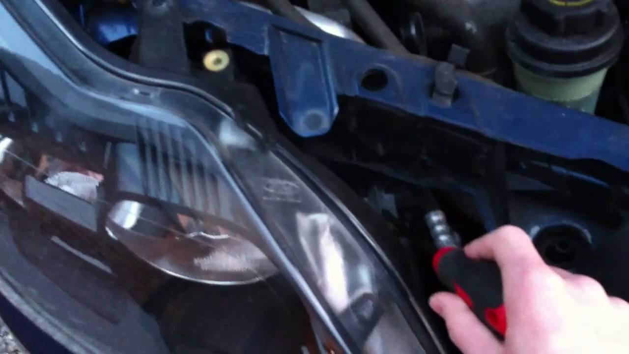 Changing an indicator bulb on a ford focus #6