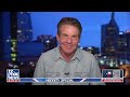 Dennis Quaid appreciates first-responders in Texas who run in when everyone else is running out  - 03:22 min - News - Video
