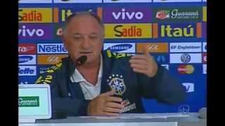 O técnico Felipão disse em coletiva que não toma decisões sozinho. A permanência dele na Seleção Brasileira também é questionada na entrevista.