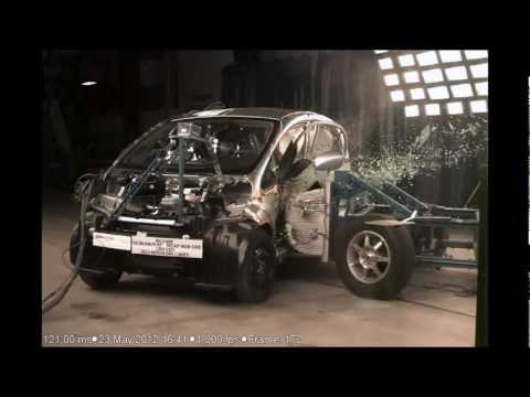Видео краш-теста Mitsubishi I-miev с 2009 года