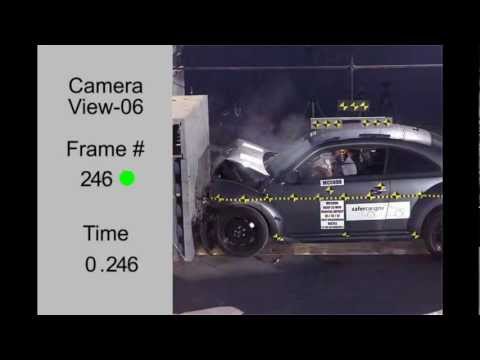 Видео краш-теста Volkswagen Beetle с 2011 года