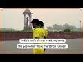 Twin marathon runners train in Indias toxic air  - 01:22 min - News - Video
