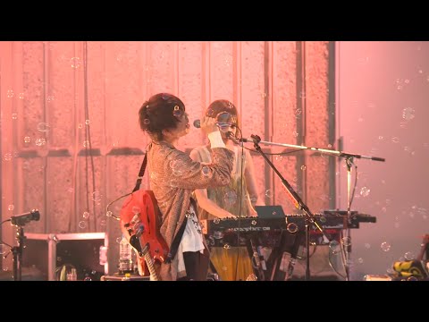 indigo la End「見せかけのラブソング」(LIVE『abuku』at 日比谷野外大音楽堂)