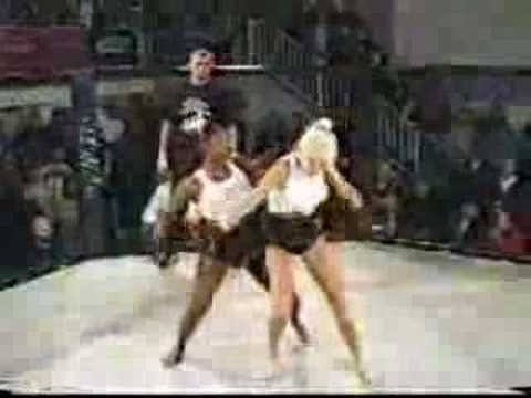 Black vs white girl catfight Black vs white girl catfight