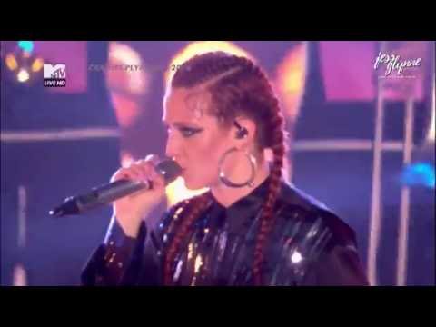 Jess Glynne - Right Here (Live at MTV Crashes Plymouth 2016)