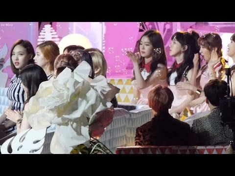 161119 트와이스(TWICE)+레드벨벳 (Red Velvet) - 정연,슬기 인사 가수석대기 ,물방울테러 직캠 Fancam (2016 멜론 뮤직 어워드) by Mera