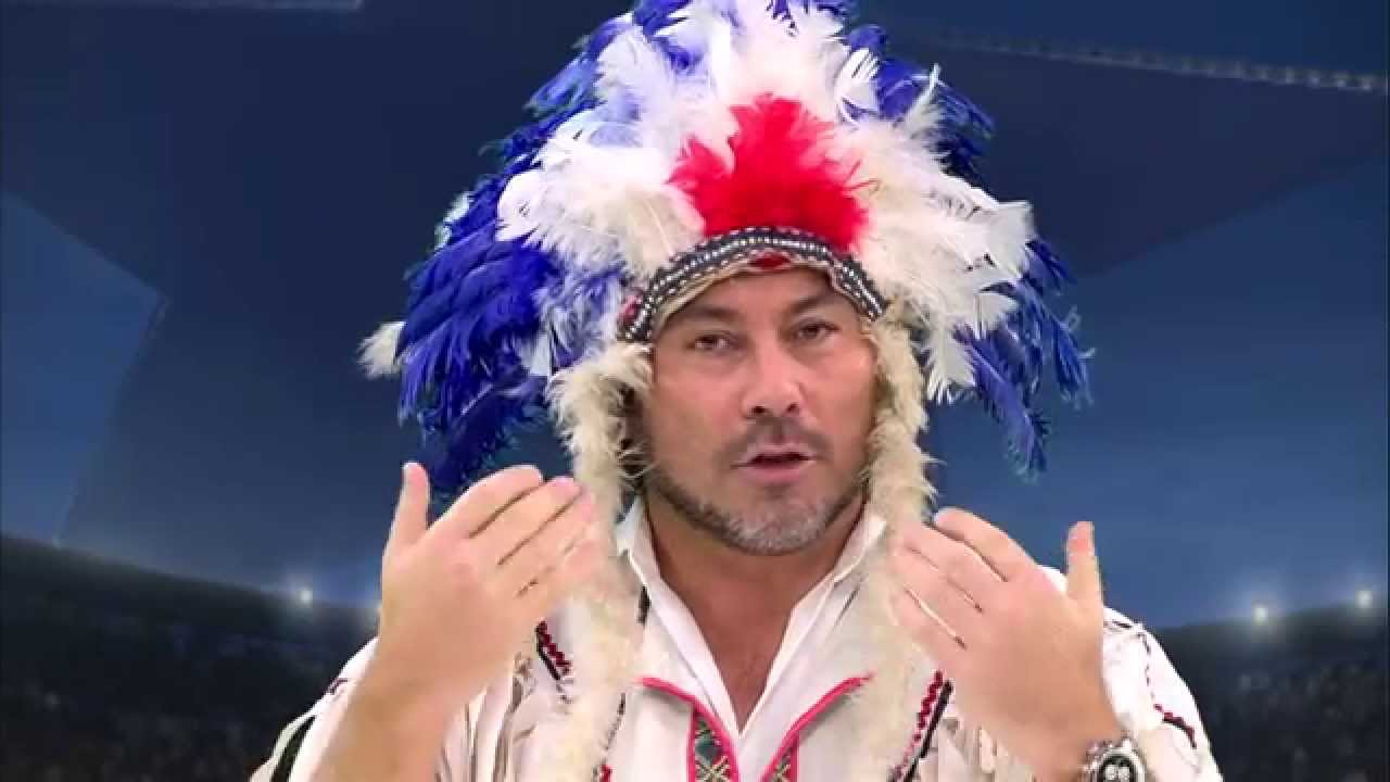 Stéphane Pauwels (RTL) presenteert in Buffalo outfit