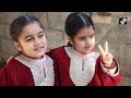 Jammu Kashmir Snowfall News: Anantnag की बर्फबारी पर जुड़वां बहनों की Reporting का Video Viral  - 01:16 min - News - Video