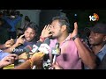 థియేటర్ల వద్ద ఓజీ మేనియా..అల్లు అర్జున్ పై  పవన్ ఫ్యాన్ మాటలు వింటే..|OG Movie Review | Pawan Kalyan  - 02:41 min - News - Video