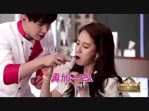 Funny moments Henry with Song Jihyo