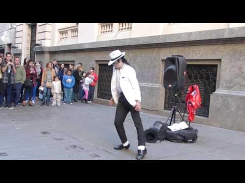 Michael Jackson en la peatonal de Rosario